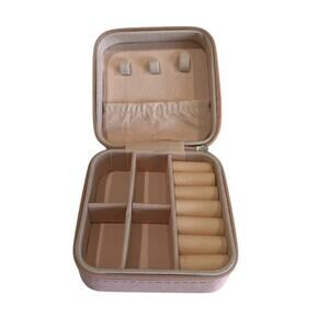 Travel Jewelry Case in Pink 3.5 x 3.5 x 2" Organize Rings Necklaces Earrings NEW